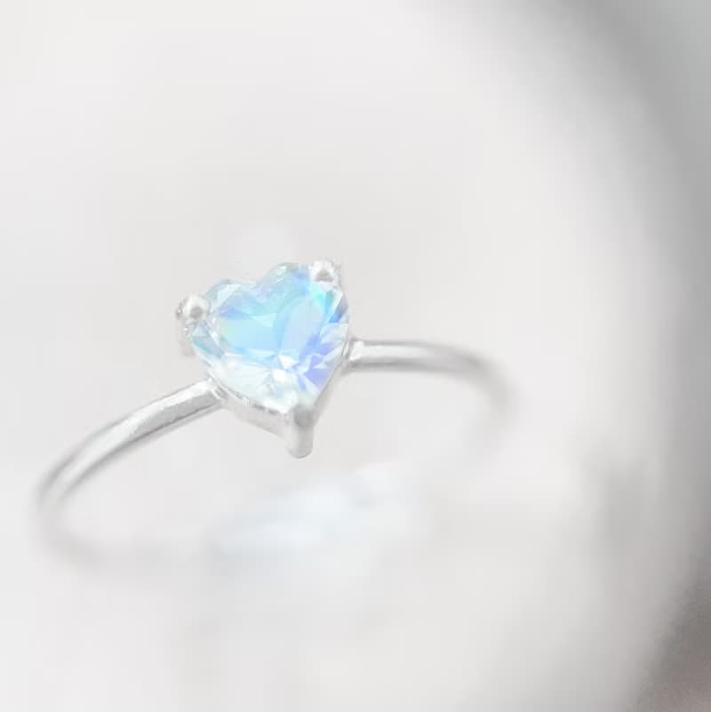 / 心弦 / 頂級AAA+藍光心形月光石925純銀戒指 月亮