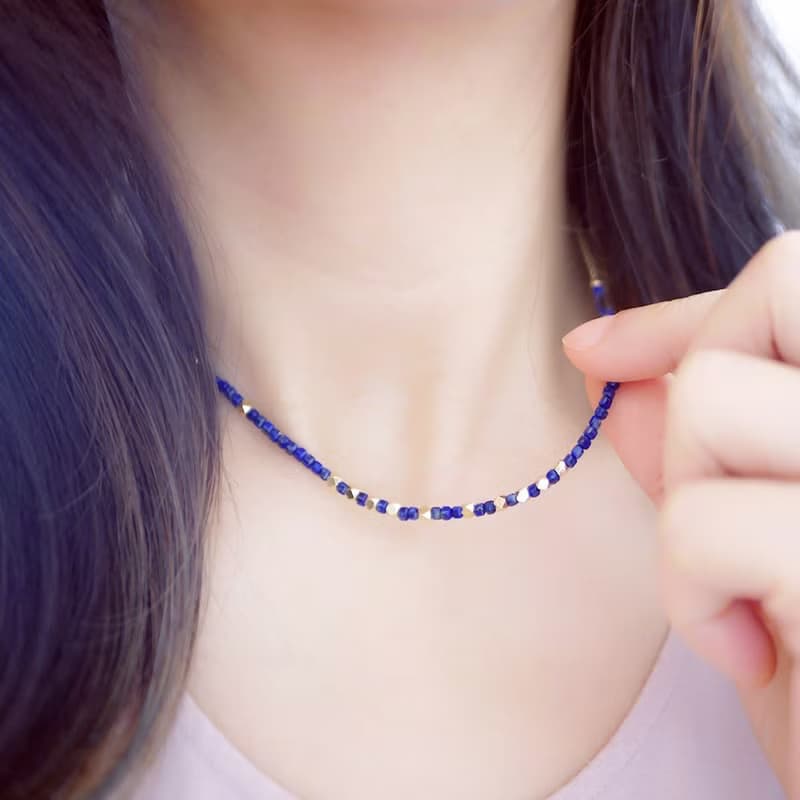 スクエア プチラピスラズリとゴールドビーズのネックレス 12月誕生石　幸運成功運UP