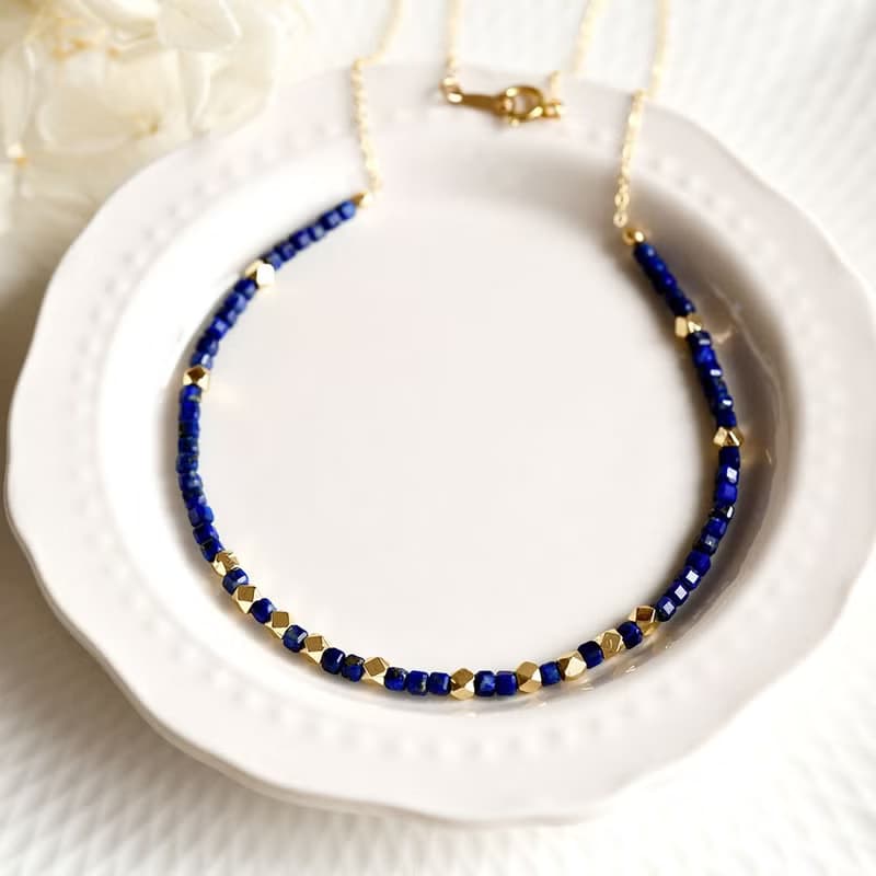 スクエア プチラピスラズリとゴールドビーズのネックレス 12月誕生石　幸運成功運UP