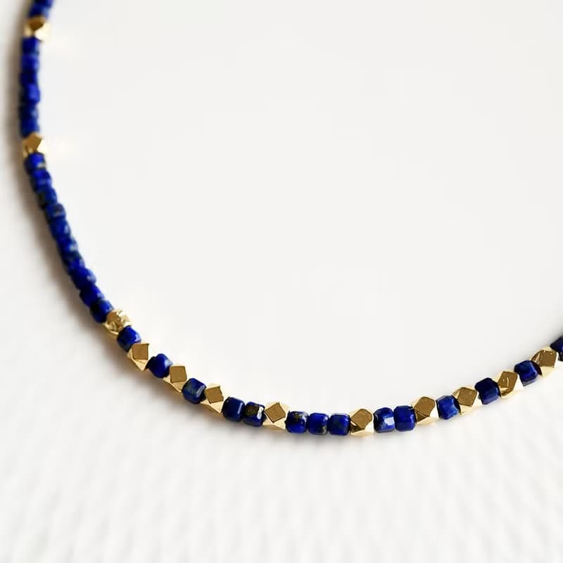スクエア プチラピスラズリとゴールドビーズのネックレス 12月誕生石　幸運成功運UP
