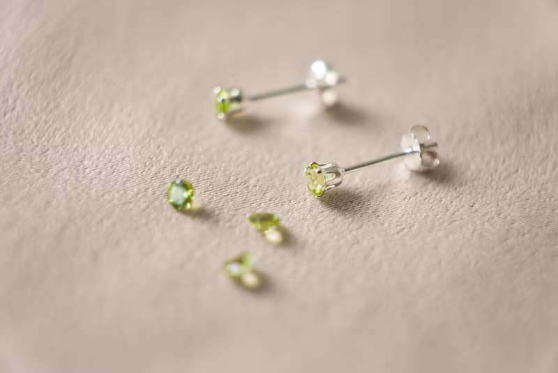 SV925 迷你橄欖石單鑽耳環(耳夾) 3mm 皇冠六爪鑲 養耳棒