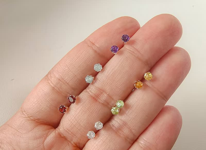 SV925 迷你橄欖石單鑽耳環(耳夾) 3mm 皇冠六爪鑲 養耳棒