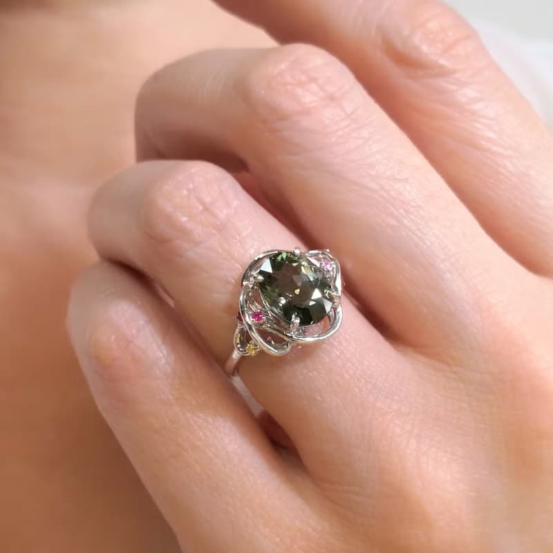 深邃 天然濃綠碧璽 彩色藍寶點綴 通透晶體 無暇 手工製 純銀戒