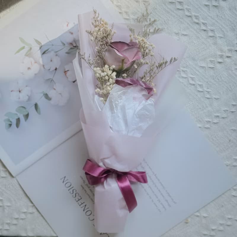 香皂玫瑰滿天星花束 .香皂花束