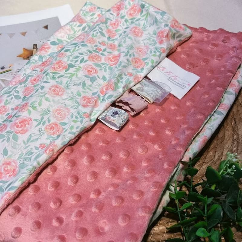 彌月禮盒 女寶滿月禮 玫瑰呢喃系列 荳荳毯 贈送包裝與設計提袋