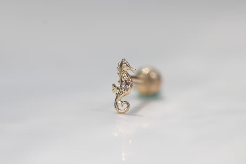 純14K 金海馬鎖珠耳環(單個)耳骨 耳窩 不退色
