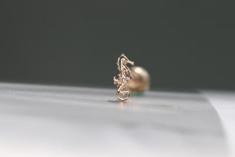 純14K 金海馬鎖珠耳環(單個)耳骨 耳窩 不退色