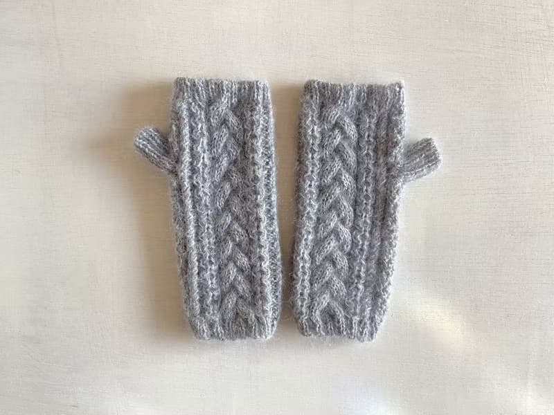 ベビーアルパカとキッドモヘアのアランハンドウォーマー・フロスティグレイ 受注生産