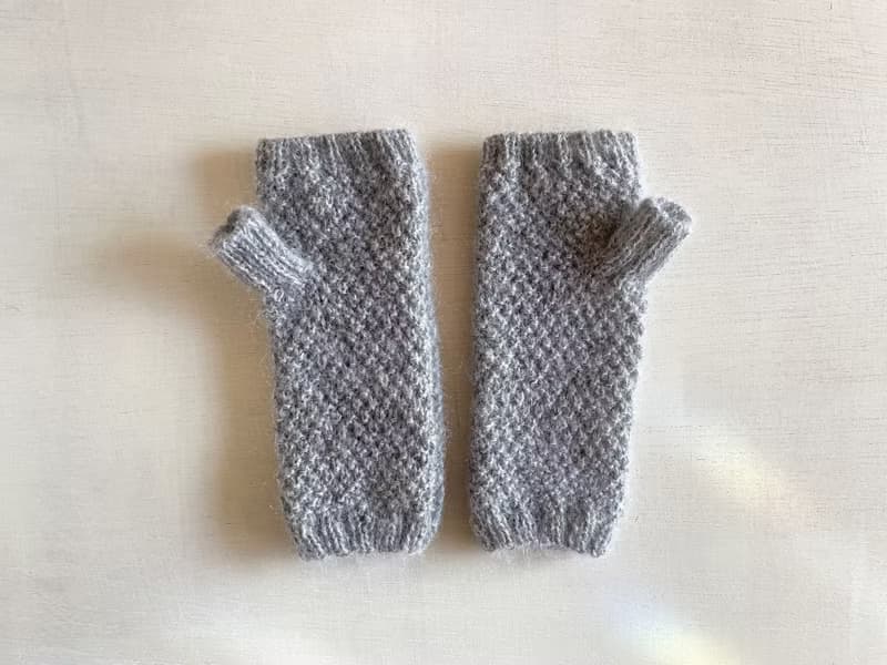 ベビーアルパカとキッドモヘアのアランハンドウォーマー・フロスティグレイ 受注生産