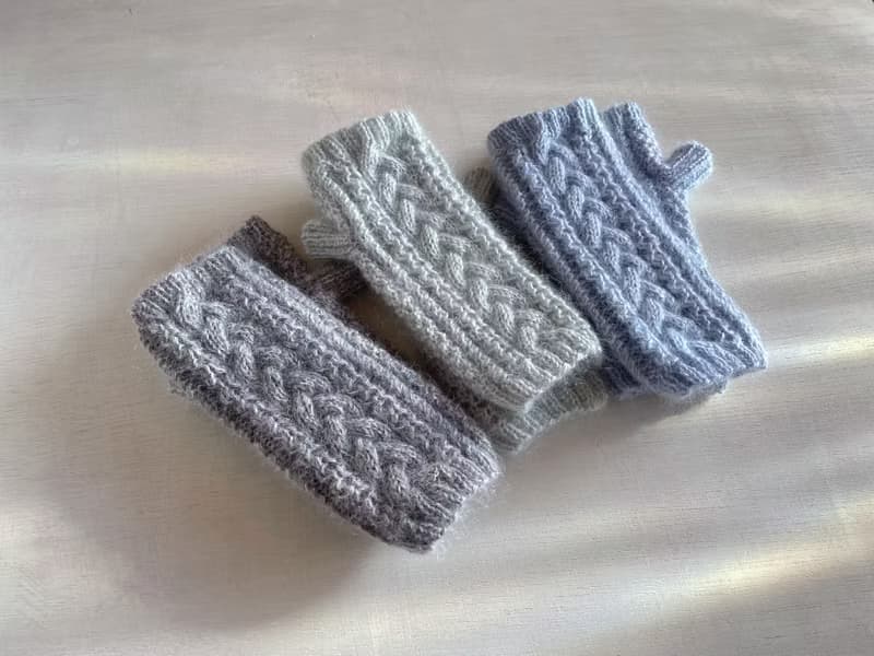 ベビーアルパカとキッドモヘアのアランハンドウォーマー・フロスティグレイ 受注生産