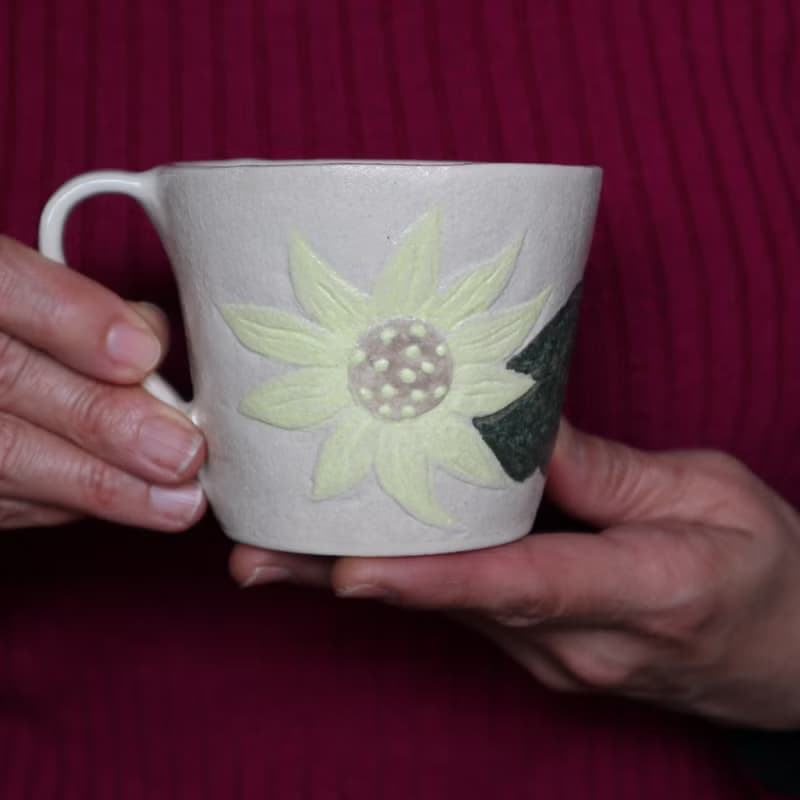 日本製　ひまわり　マグカップ　ベージュ　ハンドメイド　陶器