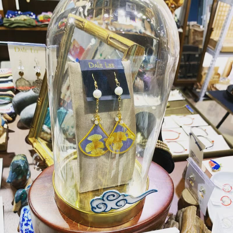 淡水珍珠、白玉髓、雙面銀杏刺繡、14K包金耳勾