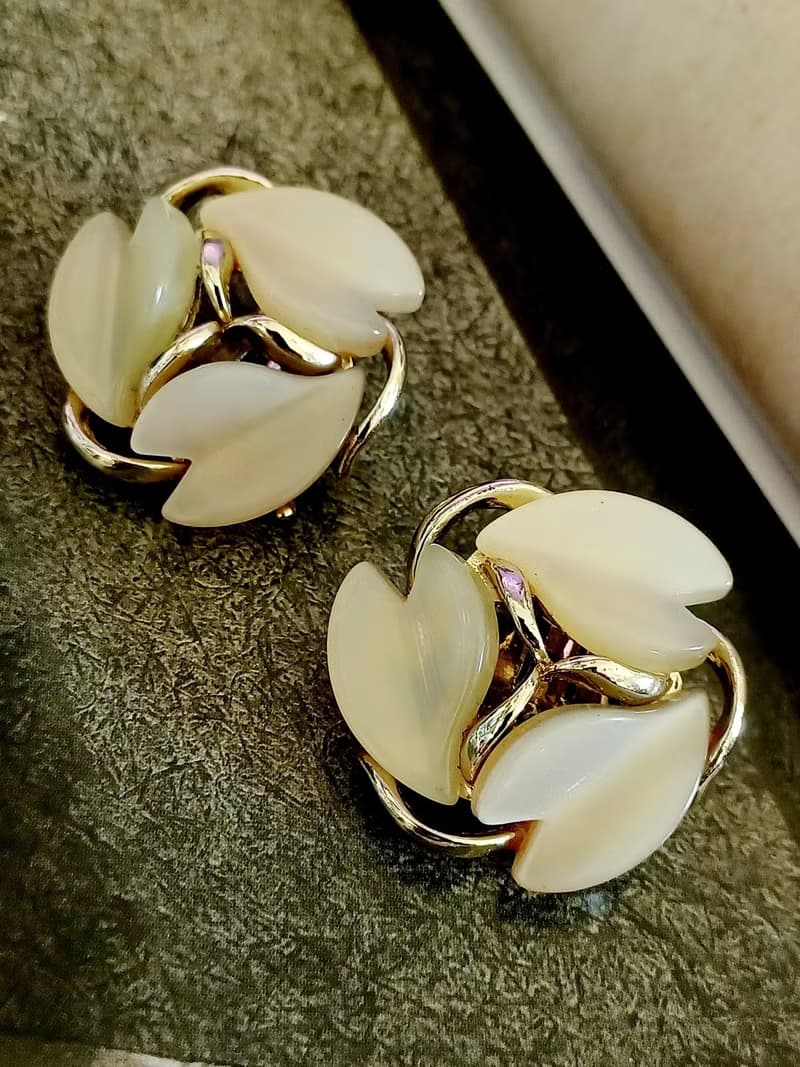 vintage jewelry  典雅仿玉石三環葉 夾式耳環