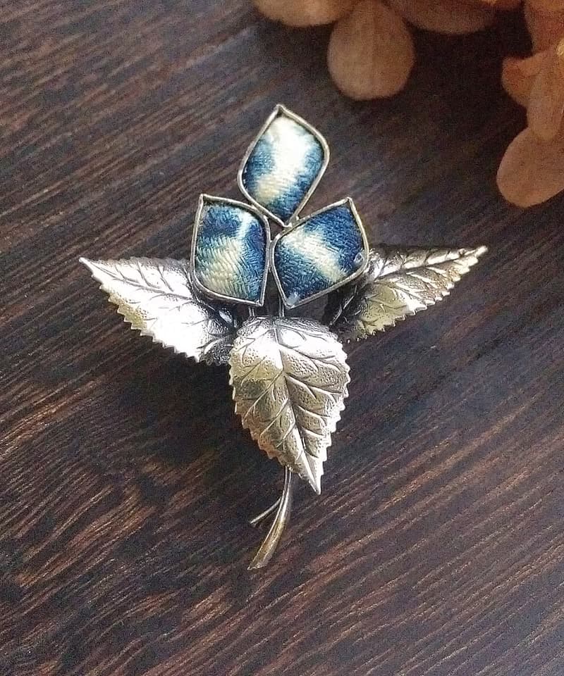 Vintage Jewelry 西洋古董飾品 花卉花束 漸層 藍染織布 別針
