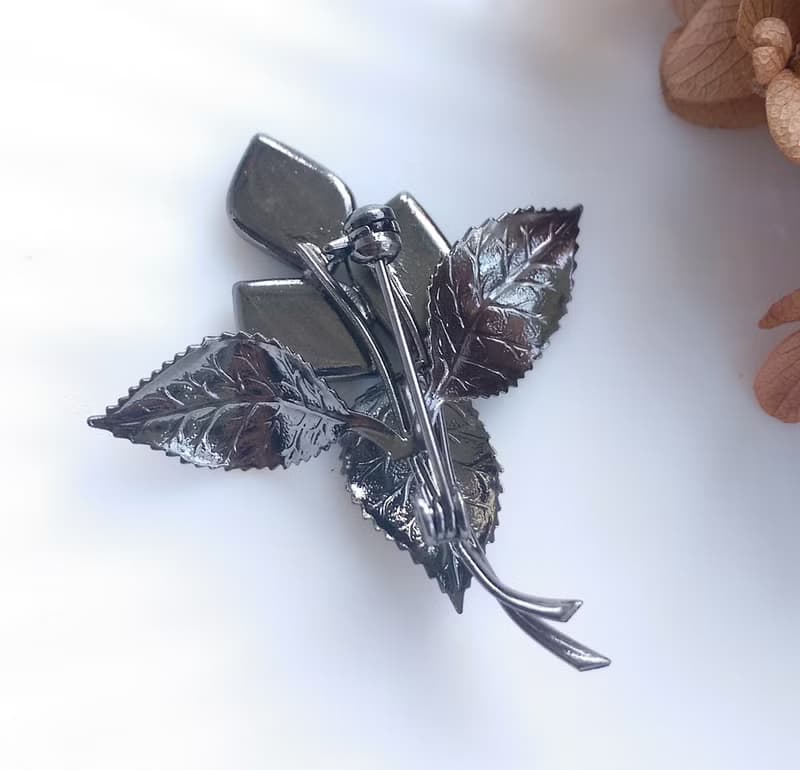 Vintage Jewelry 西洋古董飾品 花卉花束 漸層 藍染織布 別針