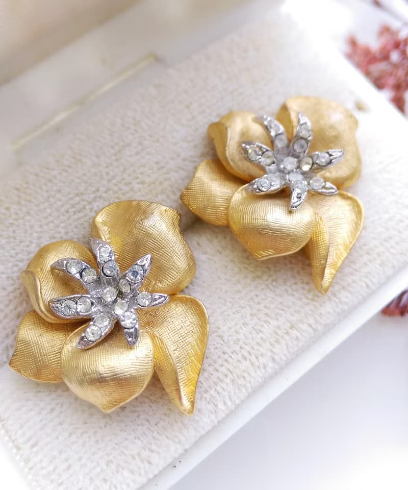 Vintage Jewelry 西洋古董飾品 啞光 刷紋 優美花形 針式耳環