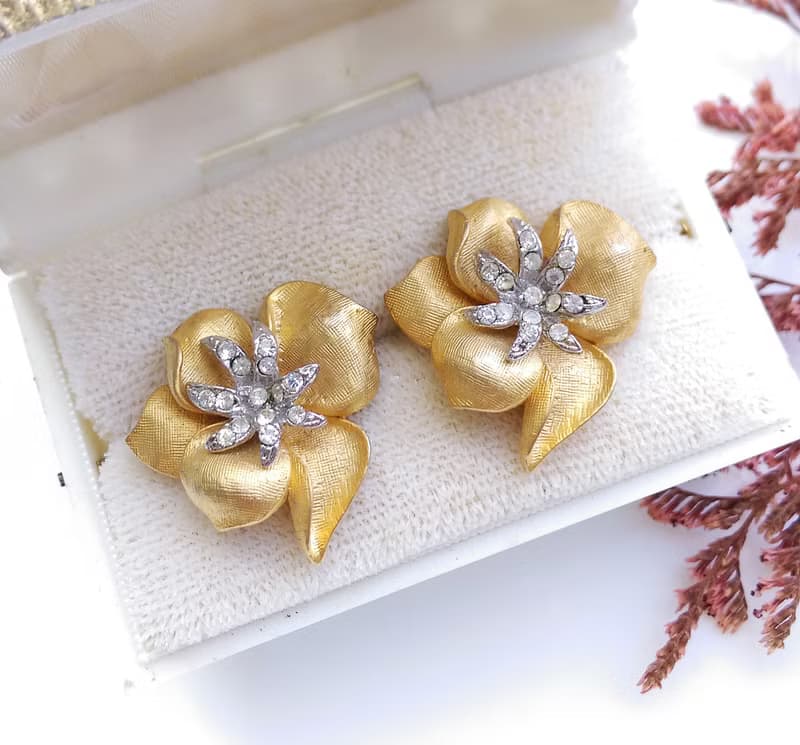 Vintage Jewelry 西洋古董飾品 啞光 刷紋 優美花形 針式耳環