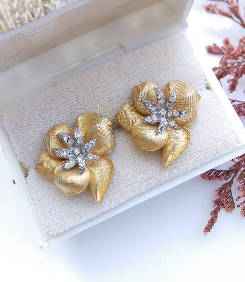 Vintage Jewelry 西洋古董飾品 啞光 刷紋 優美花形 針式耳環