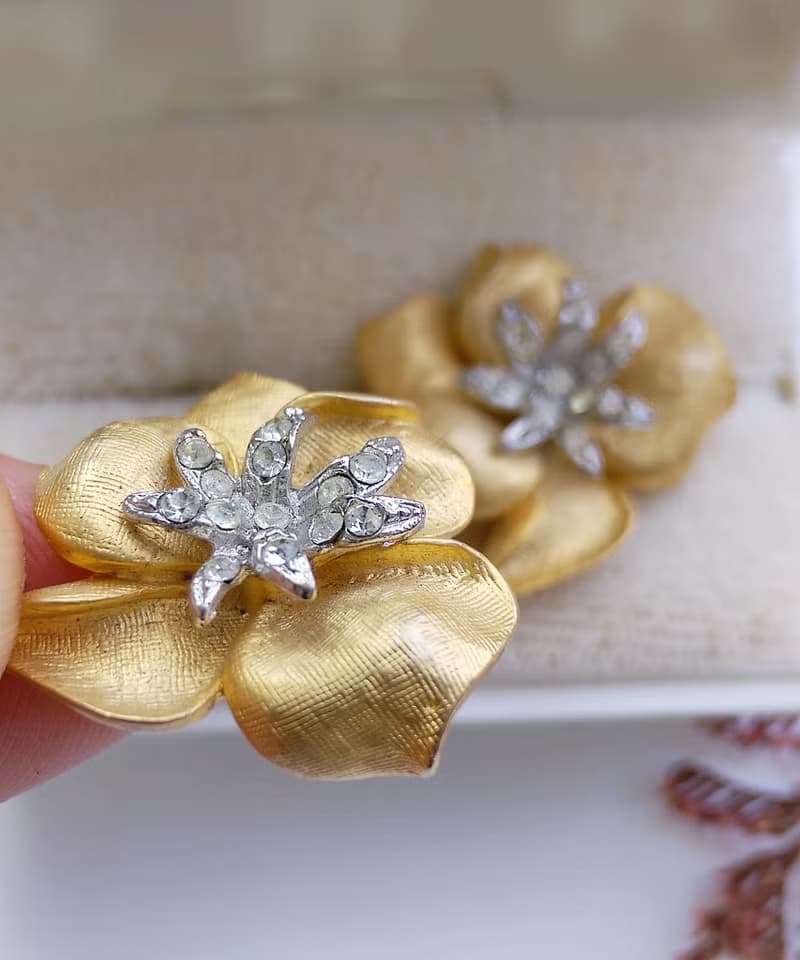 Vintage Jewelry 西洋古董飾品 啞光 刷紋 優美花形 針式耳環