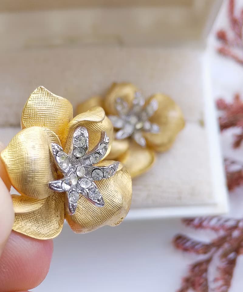 Vintage Jewelry 西洋古董飾品 啞光 刷紋 優美花形 針式耳環