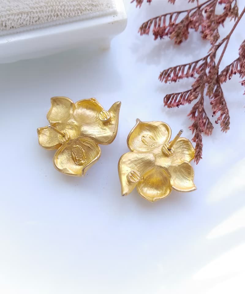 Vintage Jewelry 西洋古董飾品 啞光 刷紋 優美花形 針式耳環