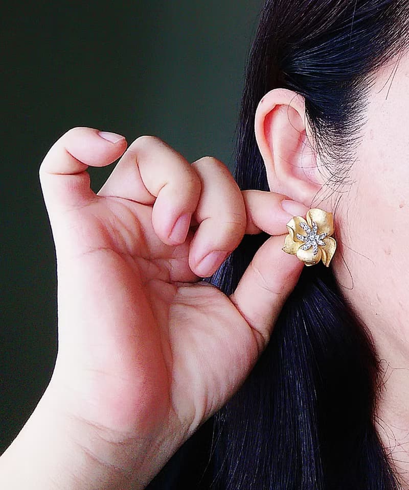 Vintage Jewelry 西洋古董飾品 啞光 刷紋 優美花形 針式耳環
