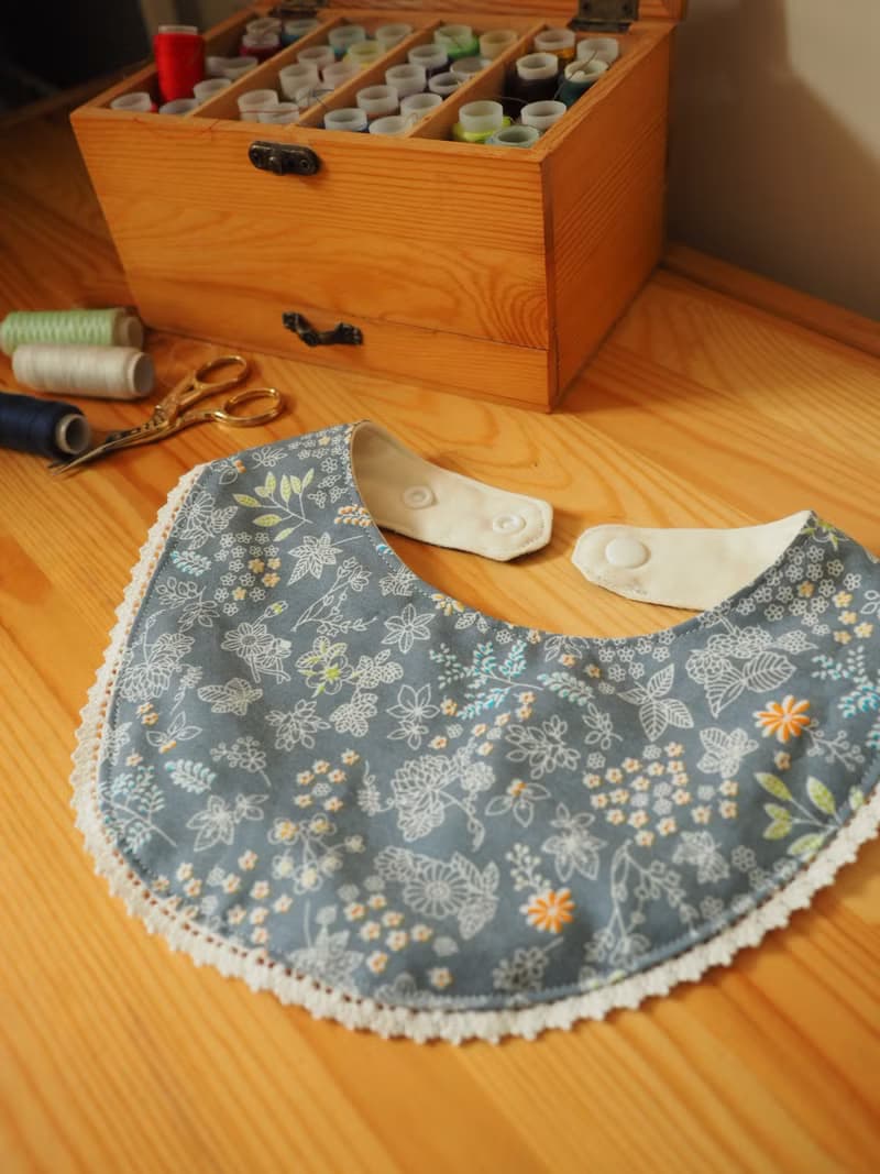 彌月禮盒 手作嬰兒小孩圍巾 髮帶 髮夾兩用 藍色白碎花圖案