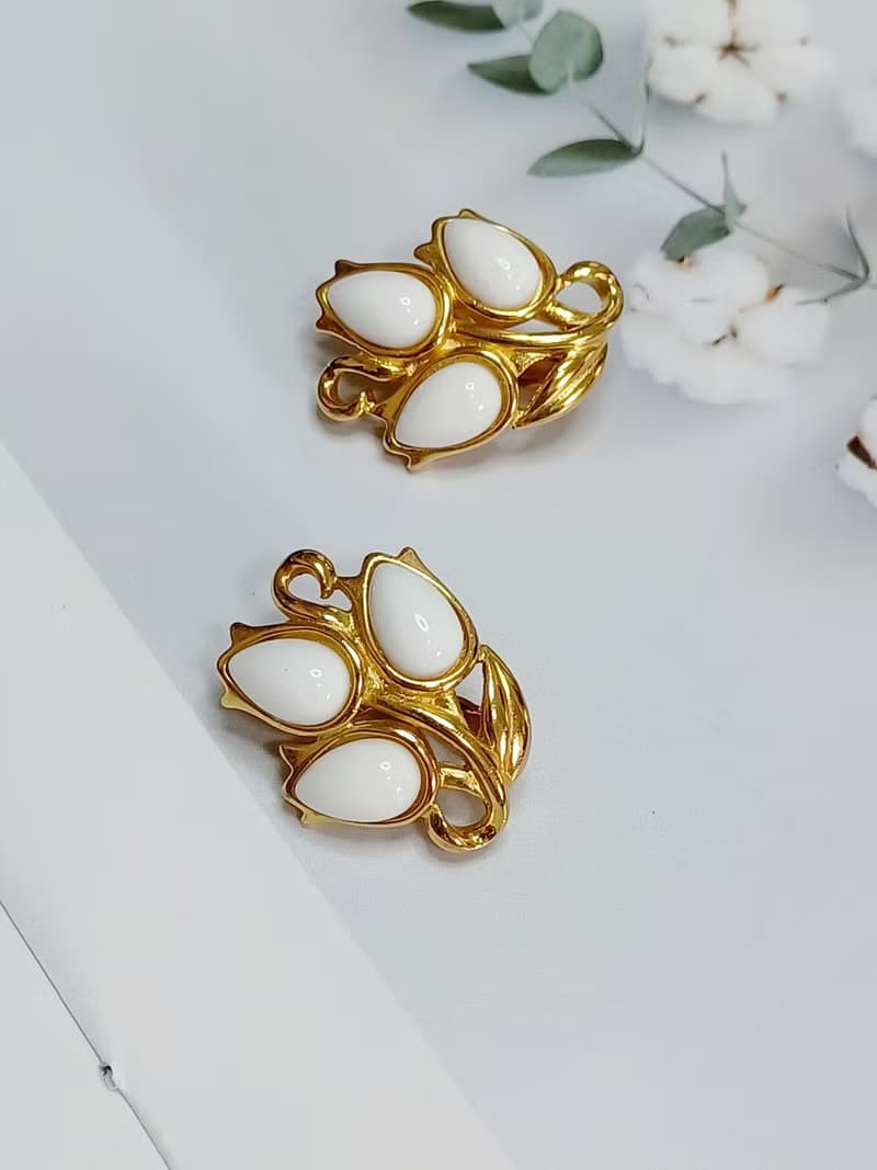 vintage jewelry Trifari 典雅牛奶玻璃花穗 夾式耳環