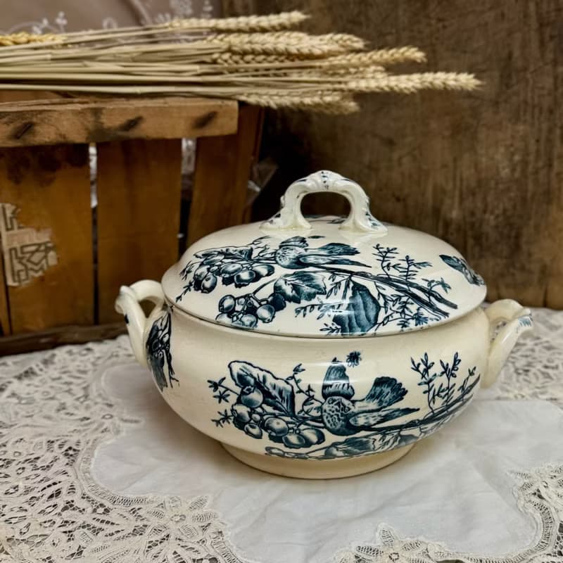 50334-絕美法國古董瓷器HB & Cie Terre de Fer 湯盅