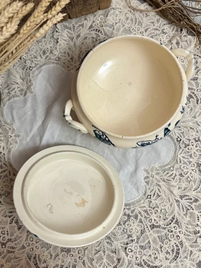 50334-絕美法國古董瓷器HB & Cie Terre de Fer 湯盅