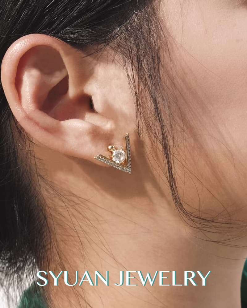 SYUAN JEWELRY|Soar 翱翔— 鍍18K V字鋯石925純銀耳針耳環