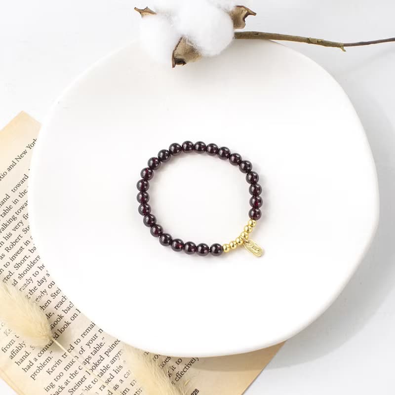 【纍纍】紅石榴石