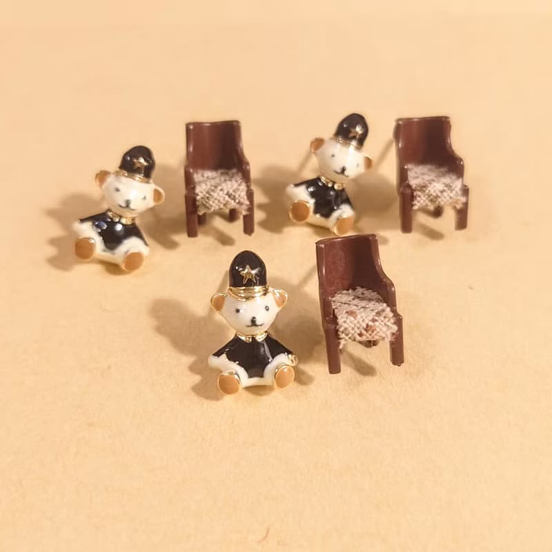 舒服的椅子與最愛的熊娃娃手作耳飾禮物