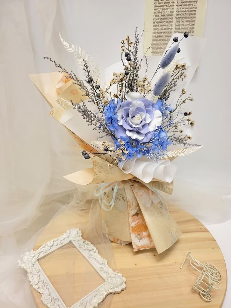 夢境靜謐藍玫瑰花束 永生花束 情人節花束 求婚花束 雙色拼接玫瑰