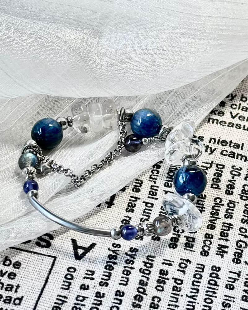 沁藍冰晶水晶手鍊 - 醫療鋼/藍晶石/拉長石/堇青石/白水晶