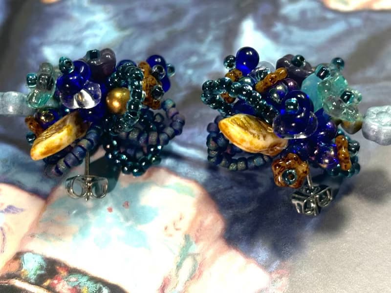 串珠花朵耳環 手作耳釘 串珠耳飾 花叢耳環 深藍月光