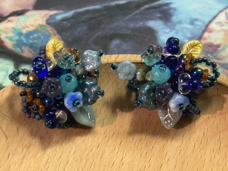 串珠花朵耳環 手作耳釘 串珠耳飾 花叢耳環 深藍月光