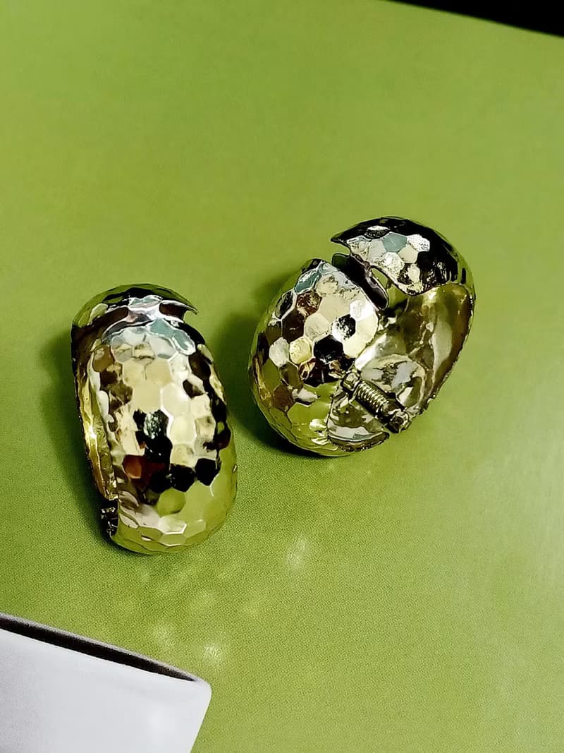 vintage jewelry  典雅金色敲擊紋環型 夾式耳環