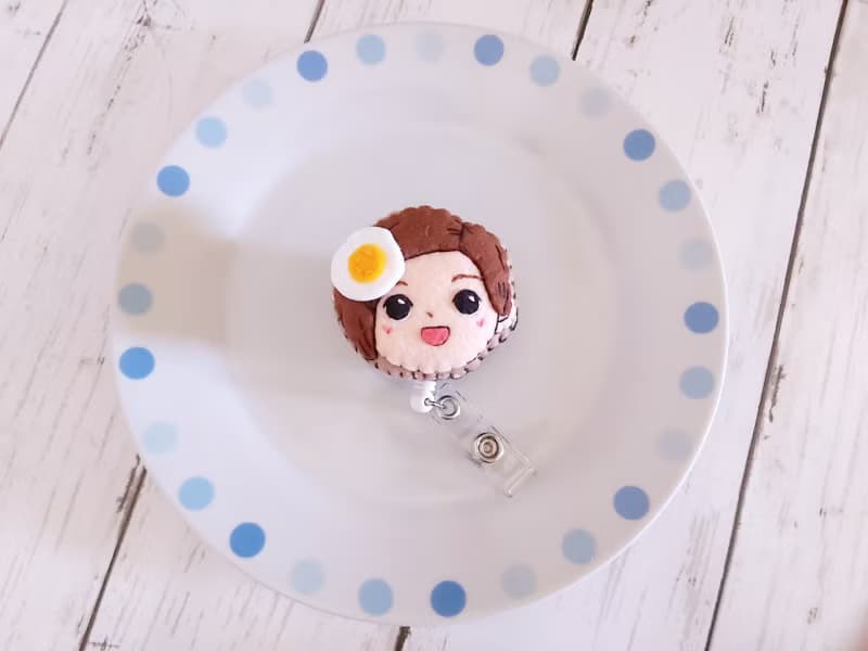 不織布 Q版漫畫 包包頭娃娃 伸縮證件夾 易拉扣 溜溜球