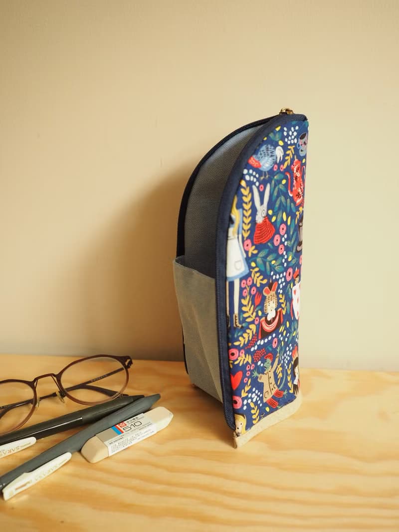 英國製作  深藍愛麗詩直立式筆袋 眼鏡袋 餐具袋 化妝袋