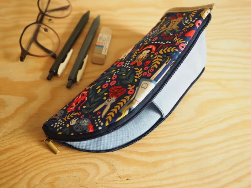 英國製作  深藍愛麗詩直立式筆袋 眼鏡袋 餐具袋 化妝袋