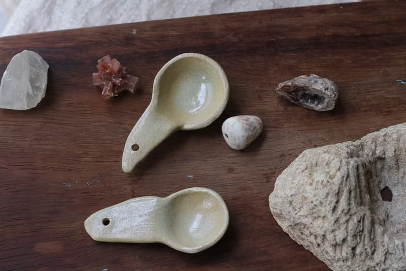 純手捏淺黃色小鳥形象陶瓷湯匙/陶匙(1對)