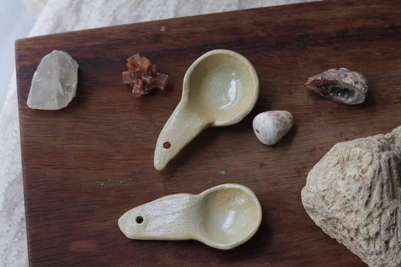 純手捏淺黃色小鳥形象陶瓷湯匙/陶匙(1對)