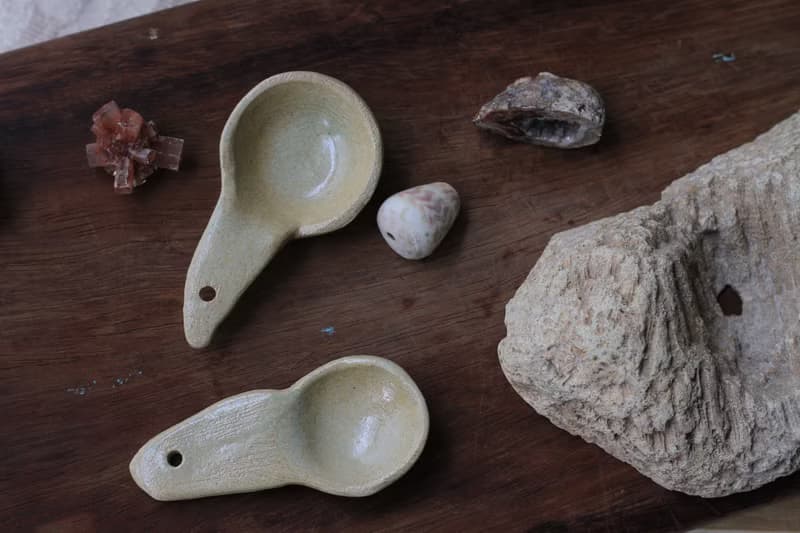 純手捏淺黃色小鳥形象陶瓷湯匙/陶匙(1對)