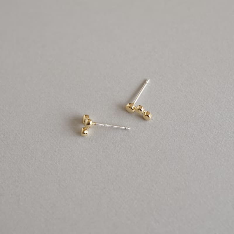 スターレットアシンメトリーピアス / イヤリングクリップ