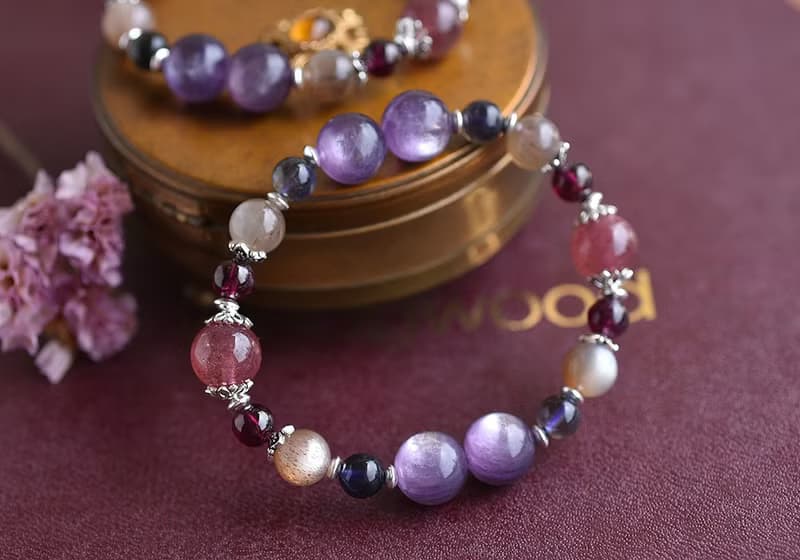 紫鋰雲母+草莓晶+堇青石+太陽石+石榴石+純銀水晶手鍊