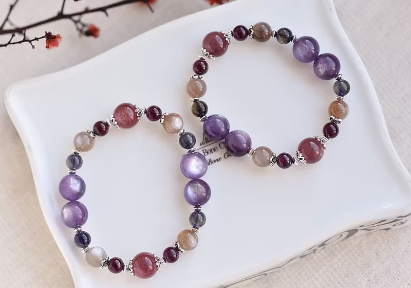 紫鋰雲母+草莓晶+堇青石+太陽石+石榴石+純銀水晶手鍊