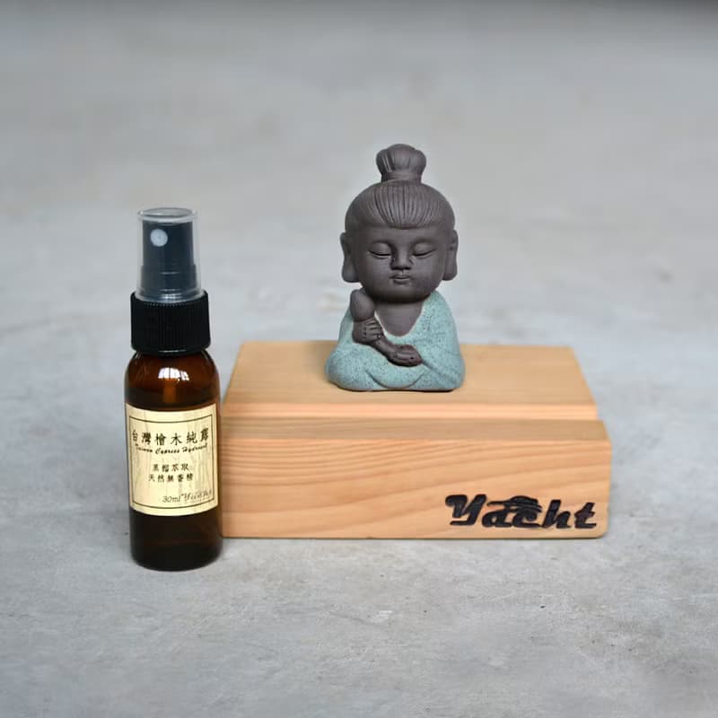 采砂陶佛陀.小沙彌.福豬原木手機座(送限量檜木純露)