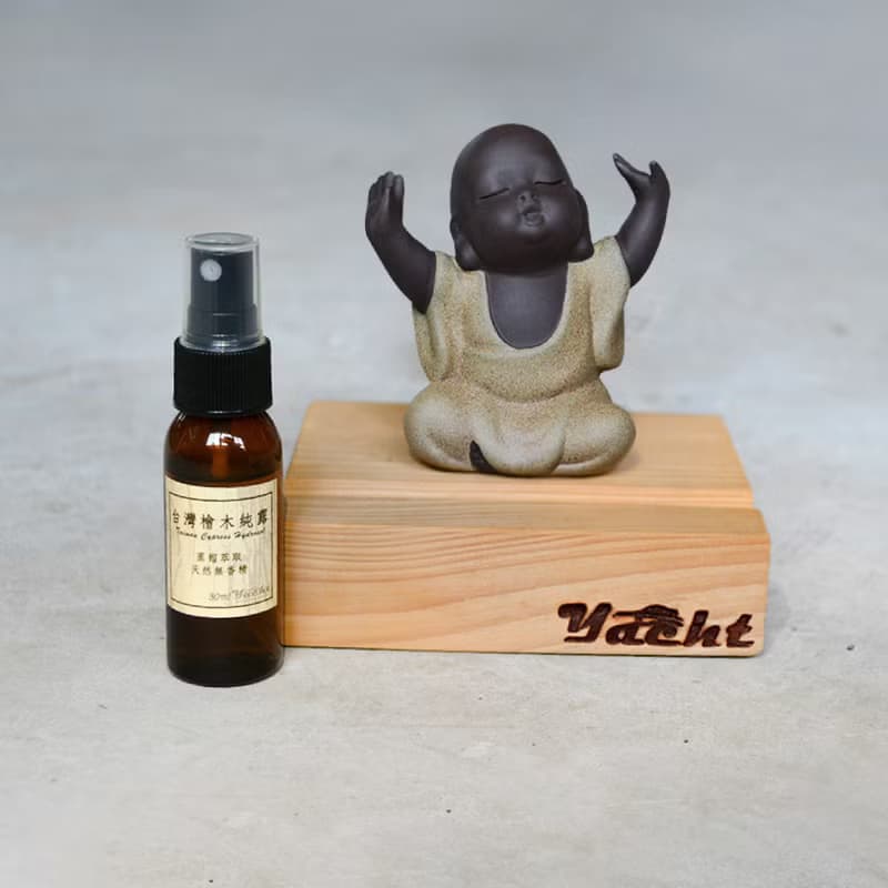采砂陶佛陀.小沙彌.福豬原木手機座(送限量檜木純露)