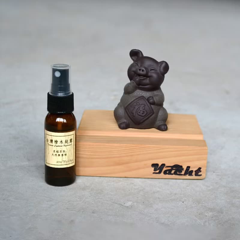 采砂陶佛陀.小沙彌.福豬原木手機座(送限量檜木純露)